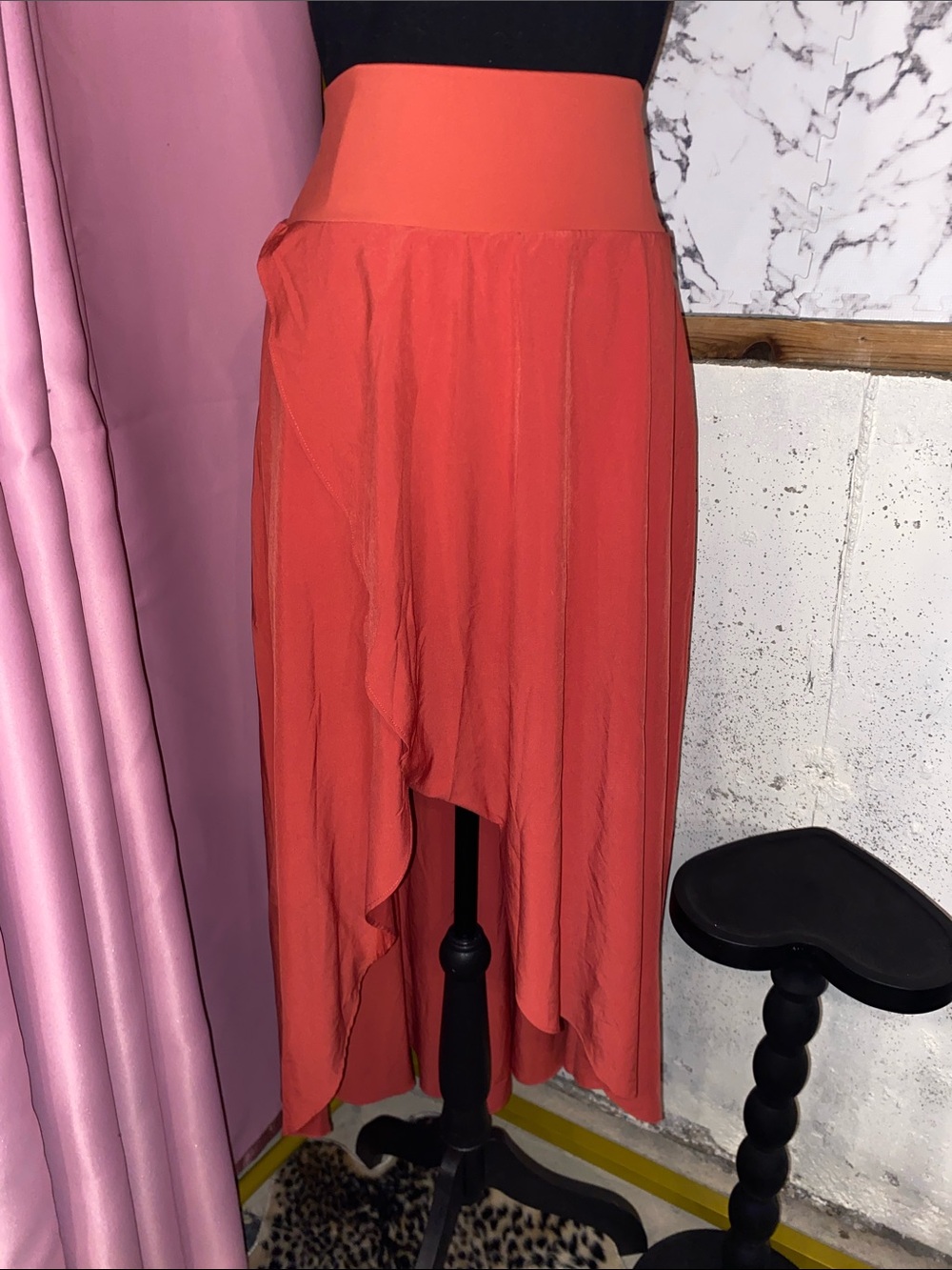 HALARA High-Low Ruffle Skirt in Rust - Picture 2 of 10